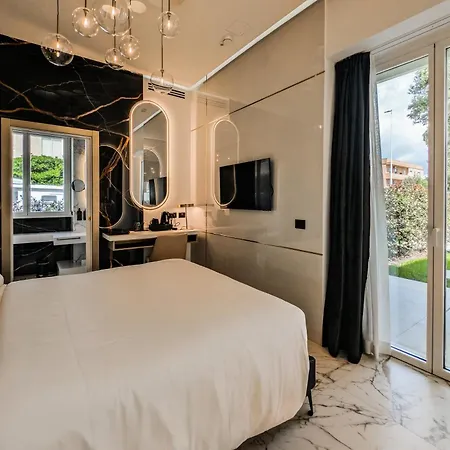 Nautilus Excelsior - Adults Only